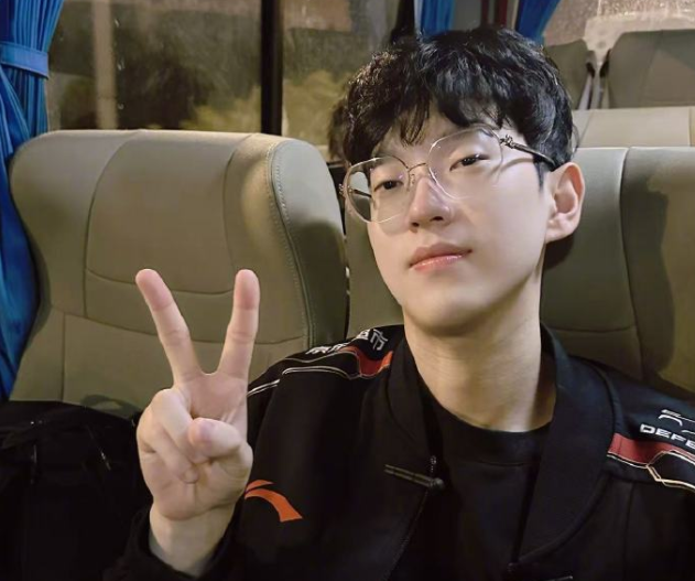 包含Scout连续五场比赛得分超过逆转,RNG挑战极限!的词条 包含Scout连续五场比赛得分超过逆转,RNG挑战极限!的词条